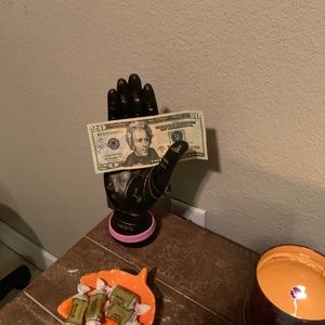 Meet your Posher, Posh